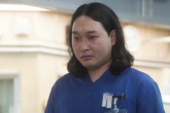 かが屋・賀屋壮也が『ラジエーションハウスⅡ』第1話にゲスト出演！「猫に引っかかれたくらいの爪痕は」