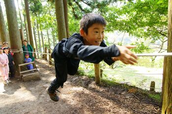 【ゴールデンウィークは新緑の赤目四十八滝へ】家族や友人と「忍者修行体験」で特別な体験を