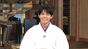 岸優太が“まるなげ寺”の小坊主に！「まさか一休さんが着ている恰好ができるなんて！」