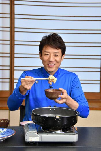 松岡修造 “雲海”をイメージさせる綿菓子を使った変わり鍋に「僕の体も雲海になってきました（笑）」