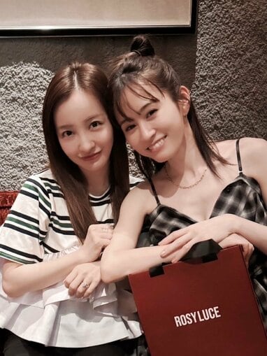 卒業から12年 前田敦子×板野友美 “最高最強コンビ”の顔寄せ