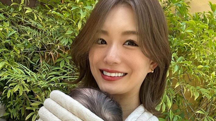 井戸田潤の妻・蜂谷晏海「抜け毛も…」と産後のリアルな悩みを告白 ベビーカーで仲良くお昼寝する兄弟ショットも披露