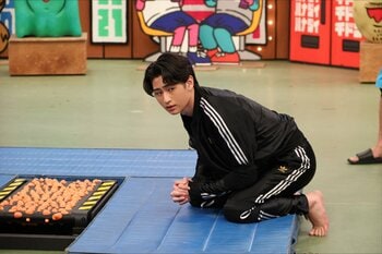 KEY TO LIT・猪狩蒼弥が番組名物「足つぼルームランナー」耐久レースに参戦！新企画「華大千鳥ダービー」開催『火曜は全力！華大さんと千鳥くん』