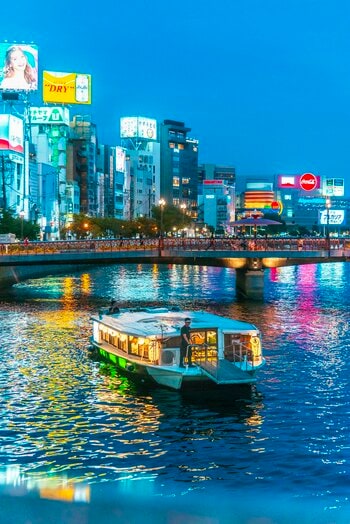 博多らしい“味”と“風景”を、ひとつの鍋で！福岡で唯一の屋形船「中洲 博多舟」で、福岡を代表する銘柄鶏「九州産 華味鳥」の水たきを！！