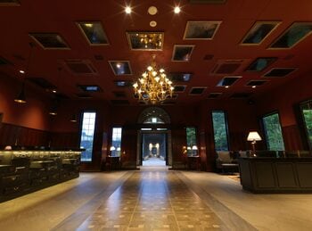 函館名物バーガー「ラッキーピエロ」を旅の楽しみに。【函館大沼 鶴雅リゾート エプイ】で「ラッキーピエロ利用券」1000円分付きの宿泊プランを販売開始