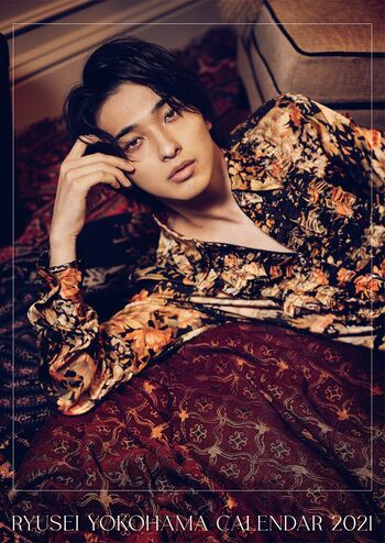横浜流星 2021カレンダーの表紙が解禁！“和”と“洋”が楽しめ「写真集のようなボリューム」