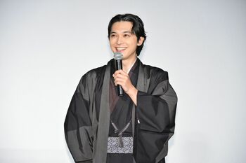 吉沢亮 寝正月を満喫「昼間からアニメを観てお酒を飲んだ」