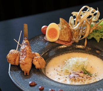 「ラーメン」という枠を超えて。芦屋で、新しいラーメン文化を。「麺処神社」が提案する、料理として楽しむ鶏白湯ラーメン