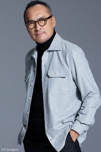 渡辺謙が“エピグラフ”（冒頭や章の初めに置かれる題辞や引用句）の声を担当！『もしもこの世が舞台なら、楽屋はどこにあるのだろう』