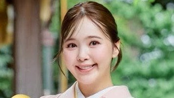 「すっかりママのお顔」藤田ニコル 生後1ヵ月長女を抱っこした親子ショット公開！優しいまなざしで我が子を見つめるお宮参りでの姿に「涙が…」