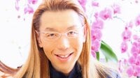 異次元の自宅を公開！假屋崎省吾 ガラス天井＆巨大シャンデリアが圧巻 まるで宮殿のようなダイニング