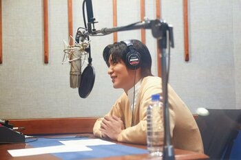 目黒蓮「最後はうどんを入れて卵とじ、ねぎはいっぱい入れちゃいます」目黒流のすき焼きレシピを紹介！新CMで”おいしい“ナレーションに挑戦