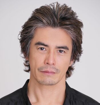 伊藤英明  酵素風呂に埋もれて顔だけ“ひょっこりショット”披露「埋まってる人史上1番、美しいやん」　