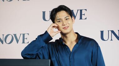 SEVENTEEN・MINGYU ハート＆投げキッスのリクエストに、はにかみながら