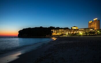 【白良荘グランドホテル】夜の白良浜のビーチ、寄せては返す波音で癒される「Moon & Wave Beach」サービス開始のお知らせ