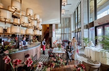 【セント レジス ホテル 大阪】ブラッスリー「REGINE」で叶えるレストランウエディングを開始。ミシュランスターシェフ飯塚 隆太氏監修の料理と洗練された空間で叶える、新しいセントレジスウエディング