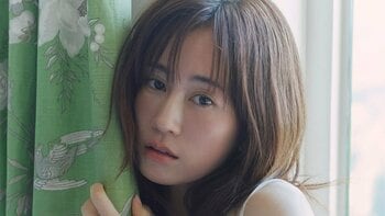 「あっちゃん美尻♡」前田敦子 水色ランジェリー姿を大胆披露！きゅっとくびれたボディラインに「セクシーでステキです」とファン惚れ惚れ