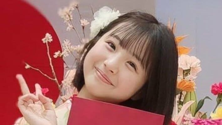 【画像】「どんどん大人っぽく」増田梨沙が小学校入学当時のランドセルを背負った姿や卒業式での華やかな袴を着た成長感じる姿を見る