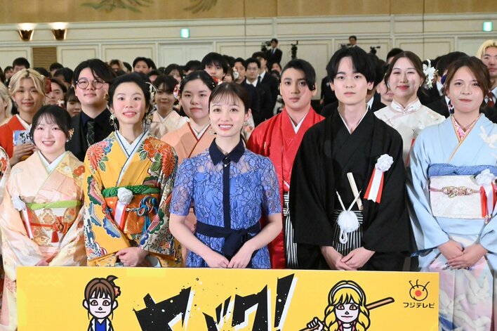 【写真】サプライズ登場して新成人らを沸かせた橋本環奈の写真を見る