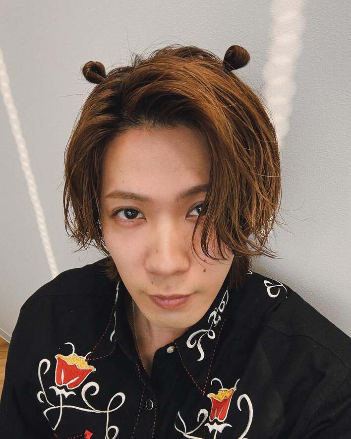 かわ宮寺！」神宮寺勇太 “ツインお団子ヘア”姿にファン歓喜！上目遣い