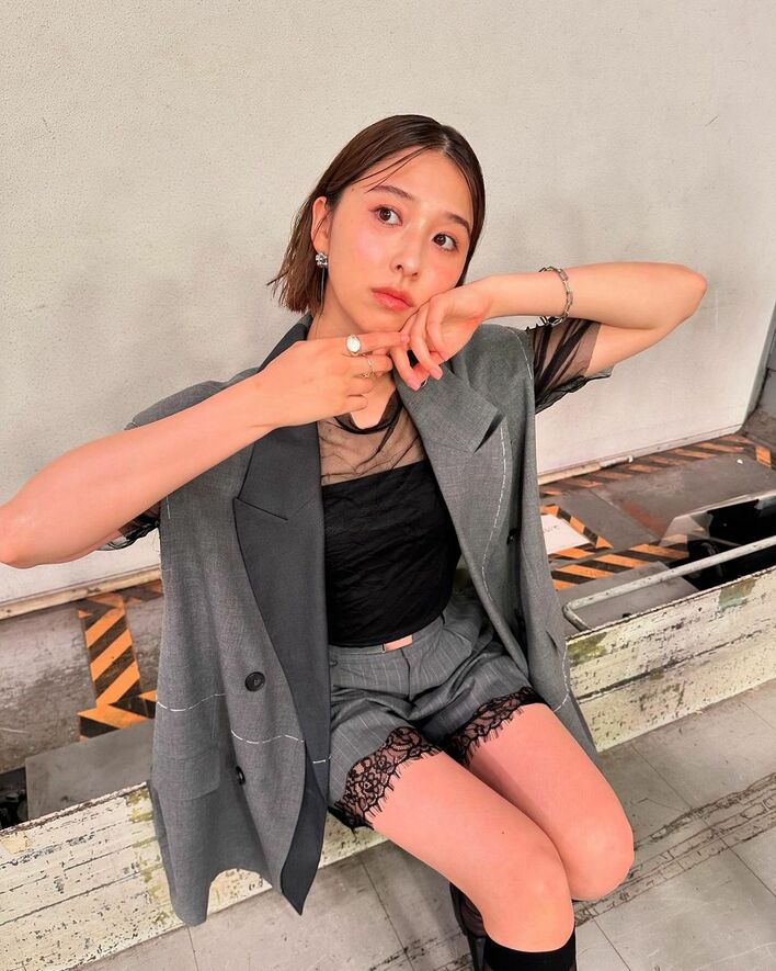ももクロ玉井詩織「スタイル国宝級」ショートパンツのシックな