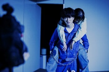 横山裕よりコメント到着「物語が進むにつれて、より一層、磯貝とヒナタの“大切な人を奪った犯人”に近づいていきます」『今夜もシリアルキラーと待ち合わせ』