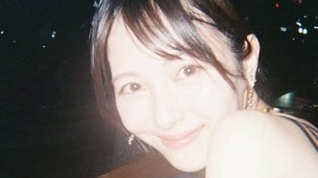 浜辺美波 親友撮影“愛娘”とのプライベートショット公開！26歳誕生日迎えお祝い&旅行での自然体あふれる様子に反響