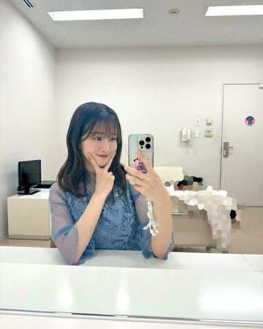 フジ原田葵アナ制服姿を披露 ウインク自撮りショットに「チート級の