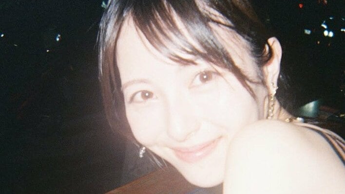 浜辺美波 親友撮影“愛娘”とのプライベートショット公開！26歳誕生日迎えお祝い&旅行での自然体あふれる様子に反響