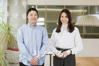 正解のない時代に、自分だけの「軸」を持つ。NewMe CCO笹川友里さんと紐解く、かしこく素敵な人生を育むヒント