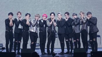 JO1 初のファンミーティング開催！デビュー曲披露から無茶振りたっぷりのゲームコーナーまで