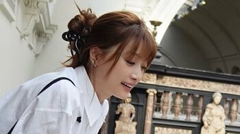 ヨンア 8歳息子にバックハグ！ロンドン旅での仲睦まじい親子ショットに「お子さんとのデート楽しそう」と称賛の嵐