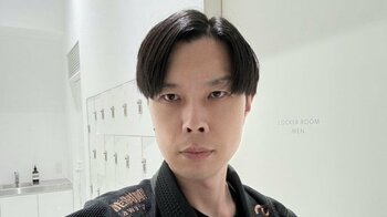 ハライチ・岩井勇気 新旧の愛車を公開！「最高の乗り心地」と絶賛のローダウンした高級車と生産終了の希少車に反響「迫力すごい」「かっこいい」