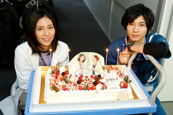 クリスマスイブの収録現場に“奈緒サンタ”が登場！現場はほっこり♡