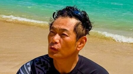 ココリコ遠藤 妻とハワイで肩寄せ合ったラブラブ2ショット公開！息子2人が広大な海を眺める様子や10年ぶりに訪れ夫婦密着した姿に反響