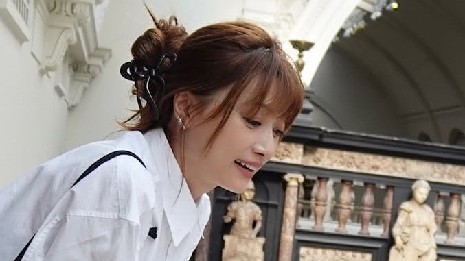 ヨンア 8歳息子にバックハグ！ロンドン旅での仲睦まじい親子ショットに「お子さんとのデート楽しそう」と称賛の嵐