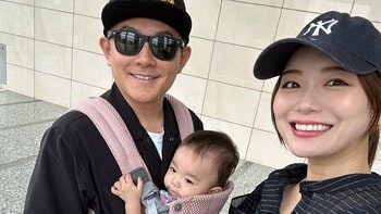 「泣いた日もあった」蜂谷晏海 夫・井戸田潤と長男の1歳誕生日をお祝い！小さな歯がチラリ“ベビバーグ”のにっこり写真とともに育児を振り返る