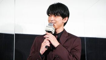 吉沢亮 年始の帰省を報告「2匹目のわんちゃんに会った瞬間に、顔を舐められた」