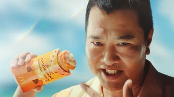 「安心してください」とにかく明るい安村がマックCMに初登場 持ちネタも披露！？ チーズベーコンポテトパイが期間限定復活へ