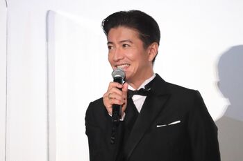 木村拓哉、長澤まさみにリップクリームの独特な塗り方を暴露され「めんどくさがりやなんで」と苦笑い