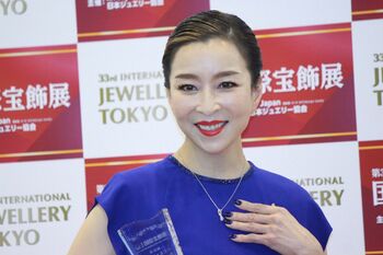 真矢ミキ、「ジュエリーベストドレッサー賞」2度目の受賞に「40代は調子に乗っていた」