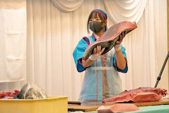 〈野島水産〉まぐろ祭り【イベント】高知海洋高校 ツナガール まぐろの解体ショー