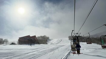 白馬村スキー場、パウダースノーで2025-2026シーズンイン！！五竜55周年や新エリア誕生などこの冬の話題を一挙公開