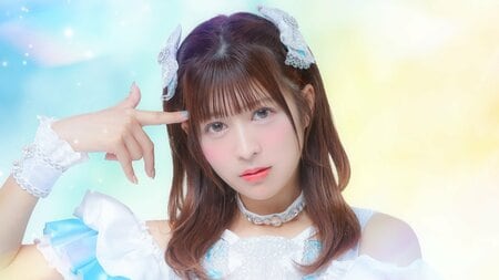 アイドルの“歴史的”大転倒の瞬間が大バズり！天城りおな “顔やばい”ステージ上でのハプニングに「ギリ心配が勝つ」「すごく好感度高いw」