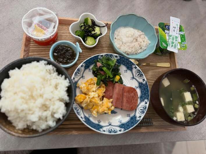 【画像6枚】原口あきまさ 妻が作った愛情たっぷりな朝食披露!「お腹空きます!」と話題の品数豊富なメニューを見る