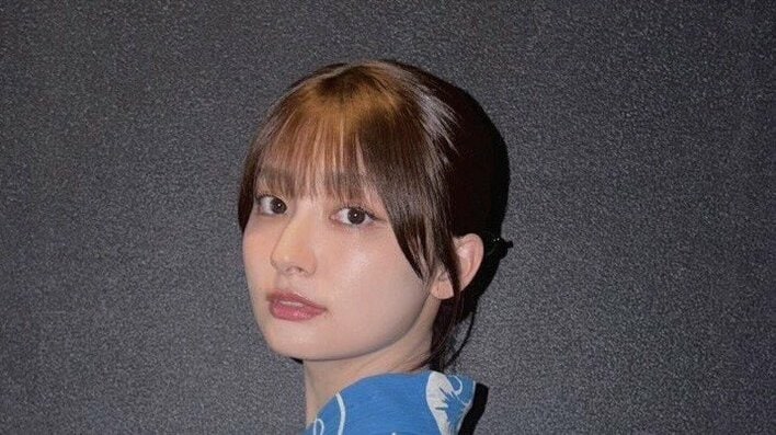 【画像7枚】「思わずウットリ見入ってしまいます」吉川愛が公開した上目遣いやクールな表情の浴衣姿を見る
