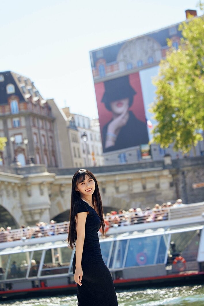 乃木坂46川﨑桜 ニースの海辺やパリでの先行カットが解禁！水着姿から