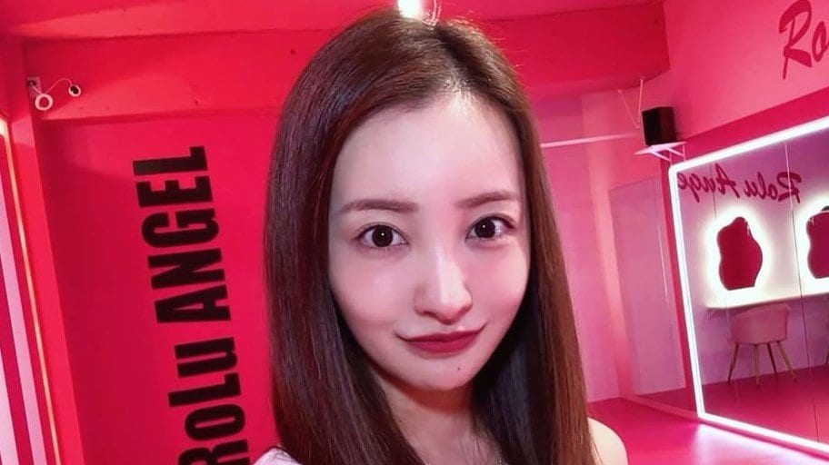 日本一可愛いスタジオ作りました♡」板野友美 自身が作った全面ピンク