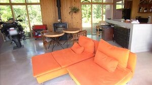 575坪・3LLDK「薪ストーブの火とバイクを見ながら酒を…」建築のプロが理想のスローライフを形にした家『ウラマヨ！』