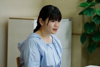 第3話に富田望生が出演！娘がほかの子に比べて成長が遅い気がすると相談しにやってくる母親・屋島美穂役『明日はもっと、いい日になる』